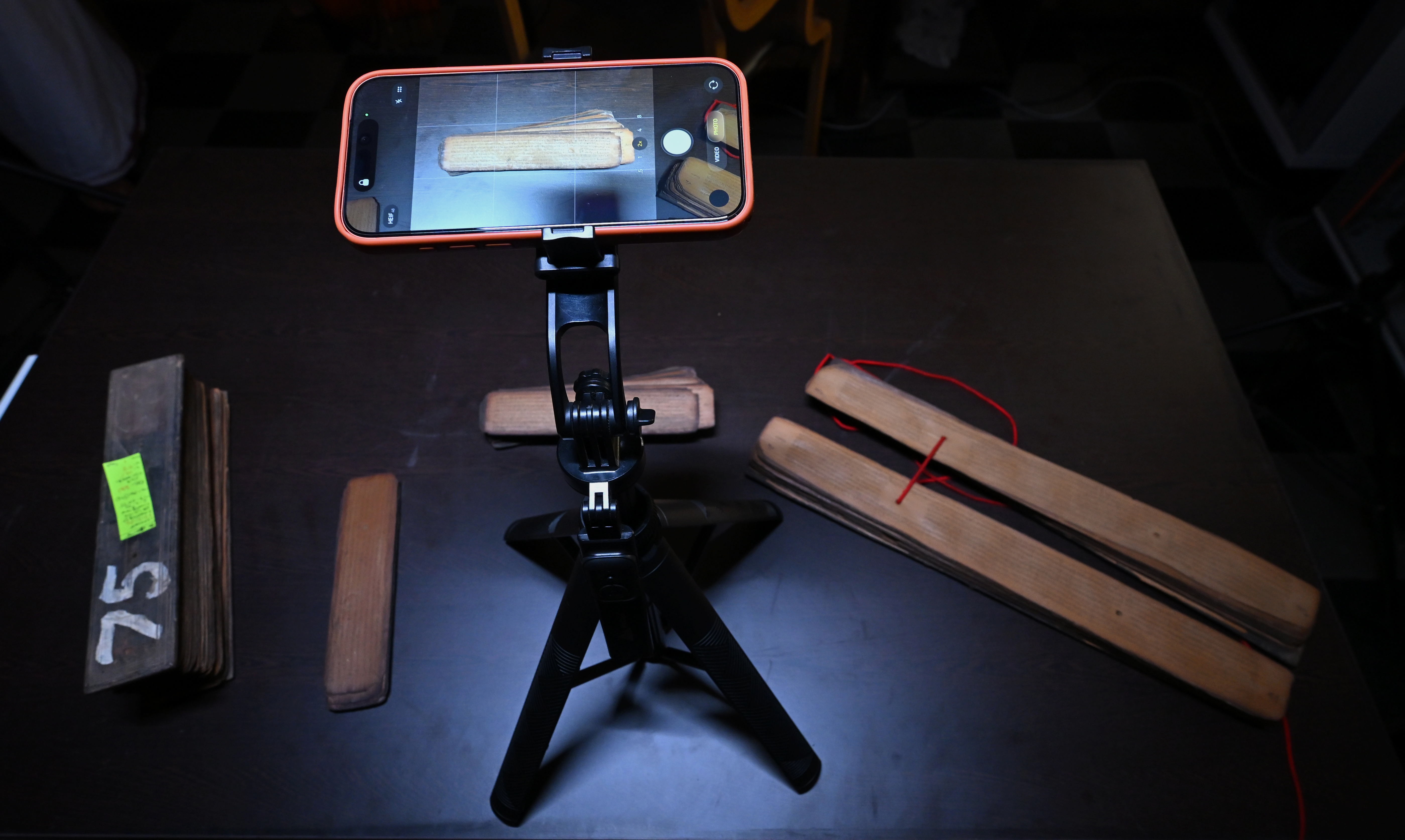 Mobile capture workstation for manuscripts